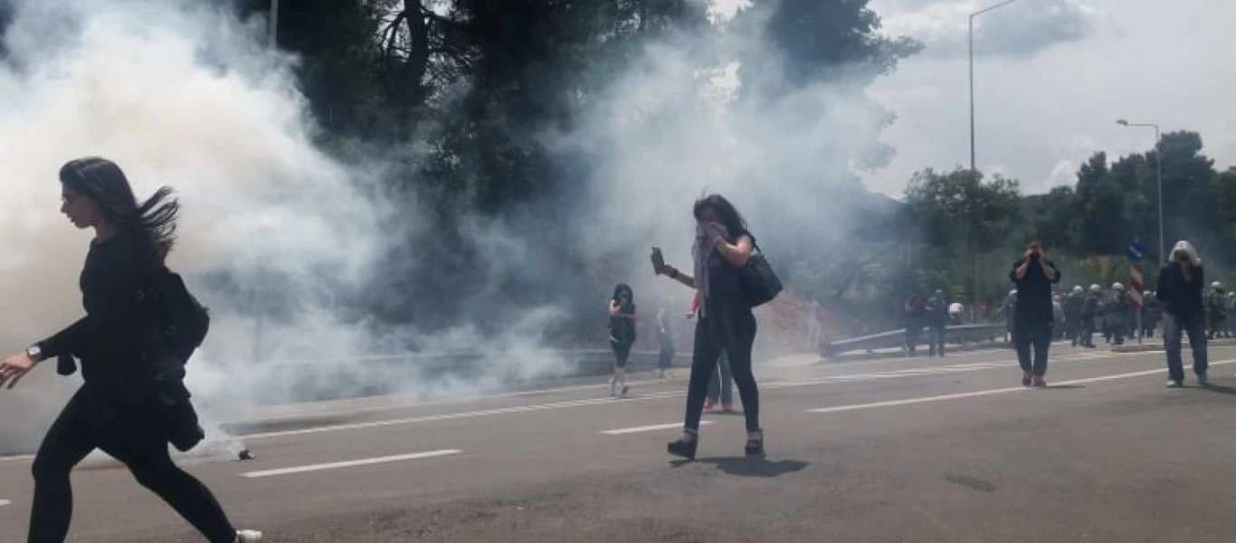 Μαλακάσα: Νέα βίντεο από την επίθεση των ΜΑΤ σε πολίτες που διαμαρτύρονταν για τους αλλοδαπούς